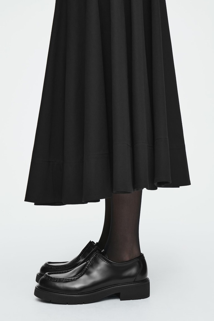Oxfordky, Cos, 150 eur
Oxfordky, Cos, 150 eur