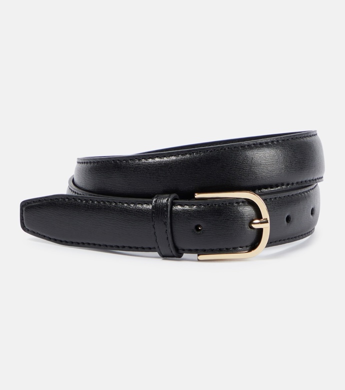 Tenký pásek Slim leather belt, Toteme, 270 eur
Tenký pásek Slim leather belt, Toteme, 270 eur