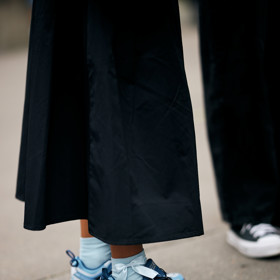 Trendy tenisky street style
