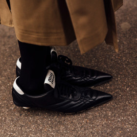 Trendy tenisky street style
