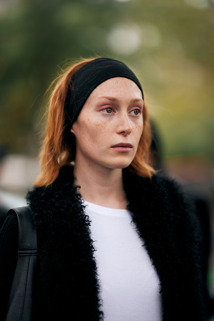 Bella Hadid čelenka, street style.
Bella Hadid čelenka, street style.