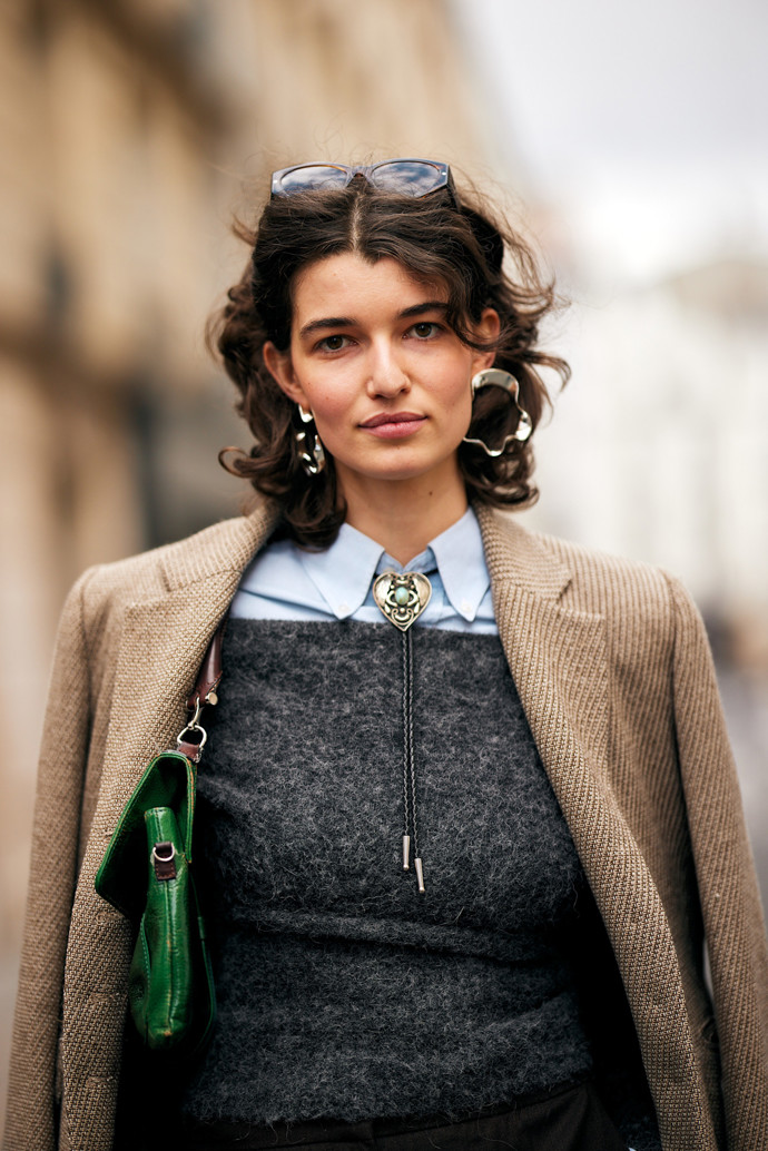 Choker náhrdelník. Street style.
Choker náhrdelník. Street style.