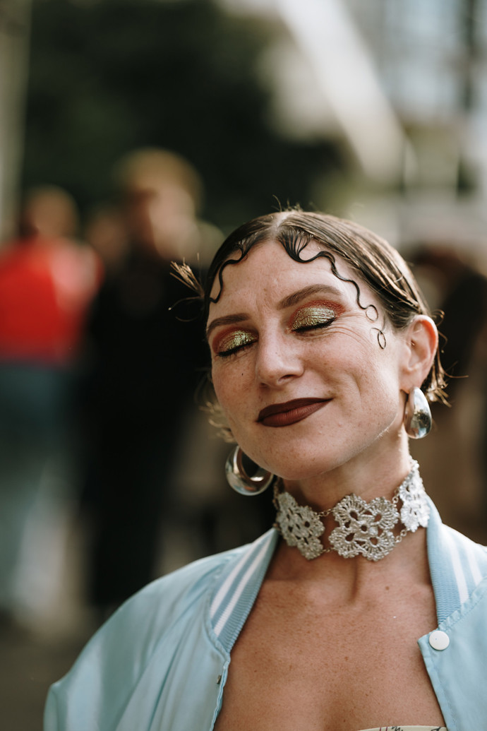 Choker náhrdelník. Street style.
Choker náhrdelník. Street style.