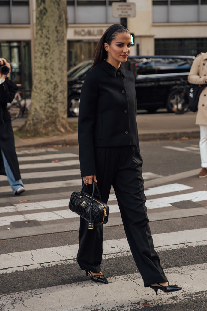 Bella Hadid čelenka, street style.
Bella Hadid čelenka, street style.