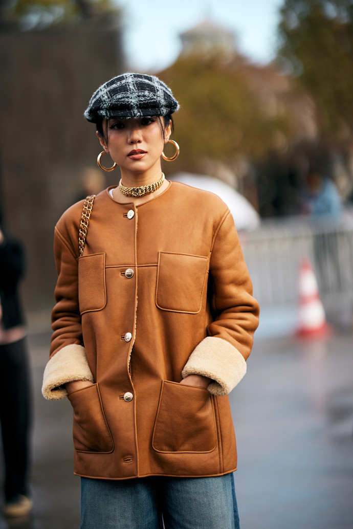 Choker náhrdelník. Street style.
Choker náhrdelník. Street style.