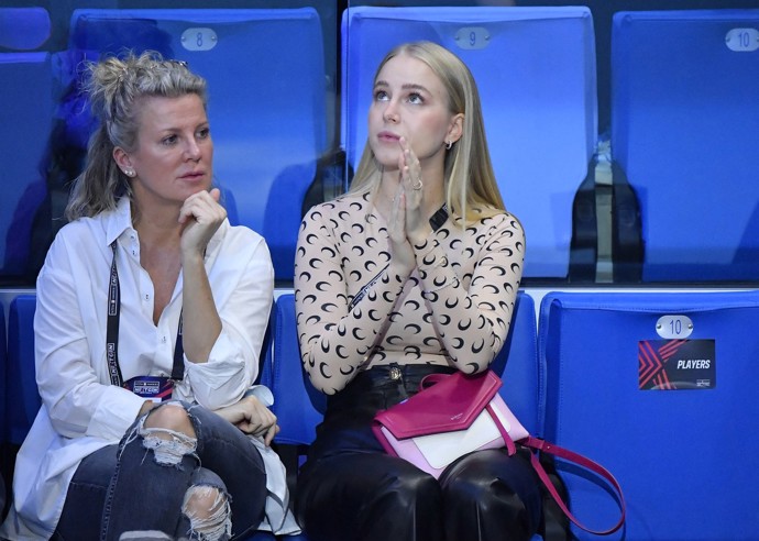 Ivana drží palce svému milému na tenisových turnajích po celém světě
