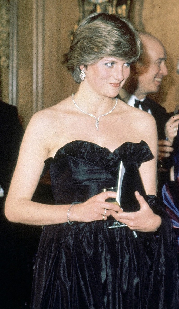 V konzervativním světě briské královské rodiny princezna Diana neváhala vynést nejen decentní kostýmky, ale i rafinovaný výstřih
