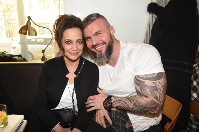 Lucie Bílá, partner Radek Filipi v roce 2022. Radek nemá ani gram tuku. Postavu si vypracoval i díky své práci.

