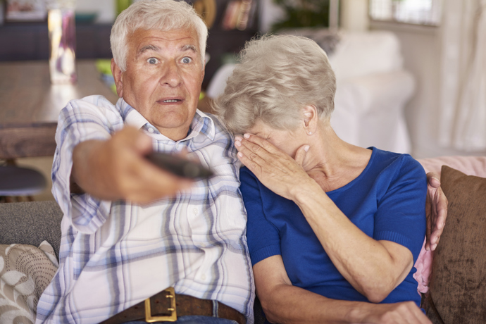 Paní Veronika neví, co dělat. Její manžel se během pandemie covidu změnil a jeho změna je trvalá. Nevěří ničemu, co se říká v televizi, má spoustu konspiračních teorií.
Paní Veronika neví, co dělat. Její manžel se během pandemie covidu změnil a jeho změna je trvalá. Nevěří ničemu, co se říká v televizi, má spoustu konspiračních teorií.