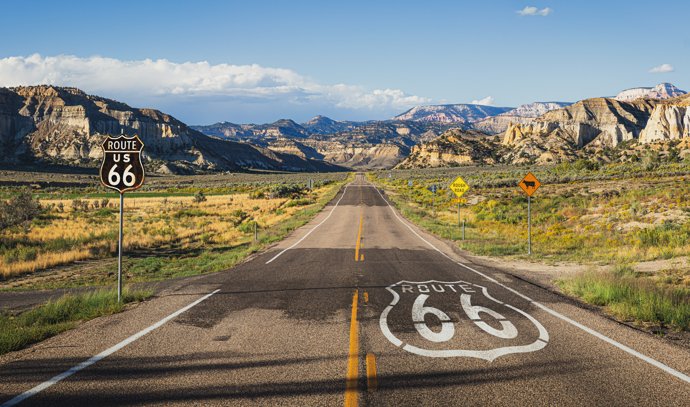 Silnice Route 66 je lemována typickými motely, bistry a benzínkami, ale také záhadnými místy
