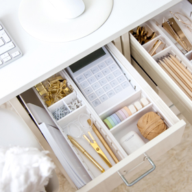 Úklid podle Marie Kondo vám pomůže zvládnou nejen předvánoční chaos, ale zajistí čistou a organizovanou domácnost napořád.
Úklid podle Marie Kondo vám pomůže zvládnou nejen předvánoční chaos, ale zajistí čistou a organizovanou domácnost napořád.