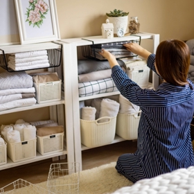Úklid podle Marie Kondo vám pomůže zvládnou nejen předvánoční chaos, ale zajistí čistou a organizovanou domácnost napořád.
Úklid podle Marie Kondo vám pomůže zvládnou nejen předvánoční chaos, ale zajistí čistou a organizovanou domácnost napořád.