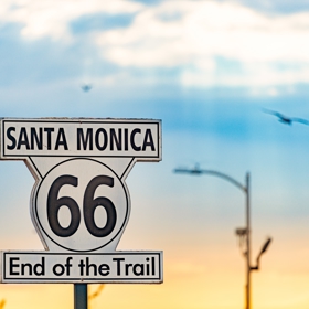 Silnice Route 66 je lemována typickými motely, bistry a benzínkami, ale také záhadnými místy
