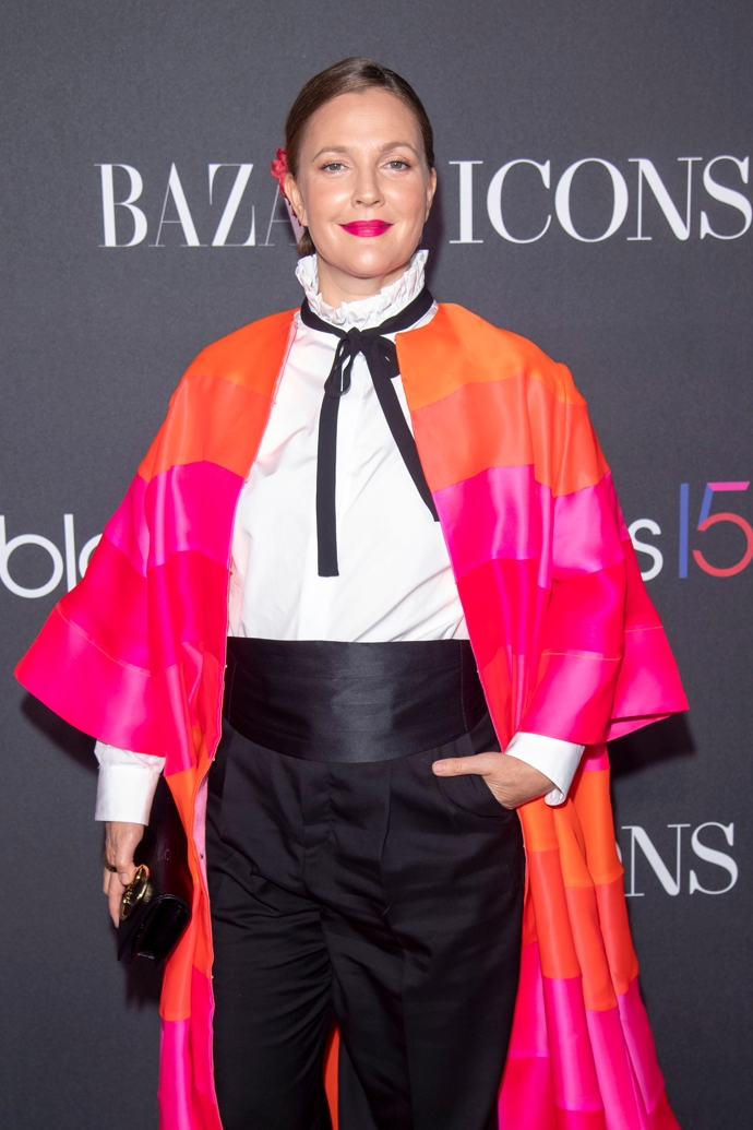 Drew v současnosti, na party časopisu Harper's Bazaar v New Yorku.
Drew v současnosti, na party časopisu Harper's Bazaar v New Yorku.