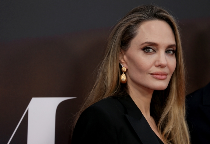 Angelina Jolie na padesát let nevypadá.
Angelina Jolie na padesát let nevypadá.