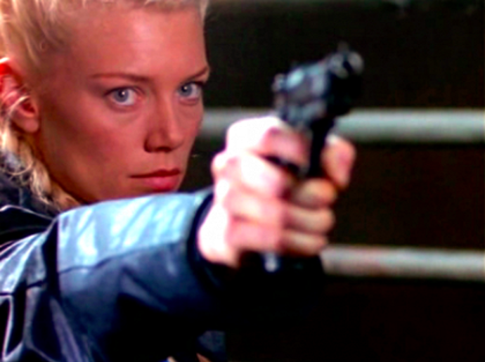 Peta Wilson v seriálu Brutální Nikita
