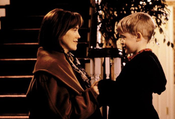 Catherine O'Hara a Macaulay Culkin ve filmu Sám doma (1990)
Catherine O'Hara a Macaulay Culkin ve filmu Sám doma (1990)
