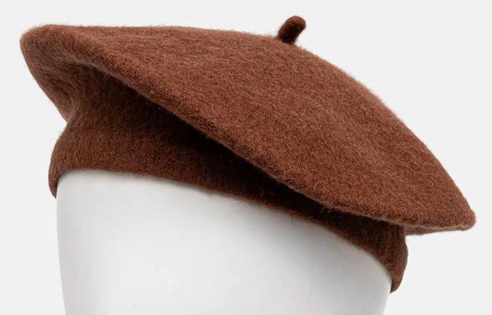 Vlněný baret Answear Lab 589 Kč
Vlněný baret Answear Lab 589 Kč