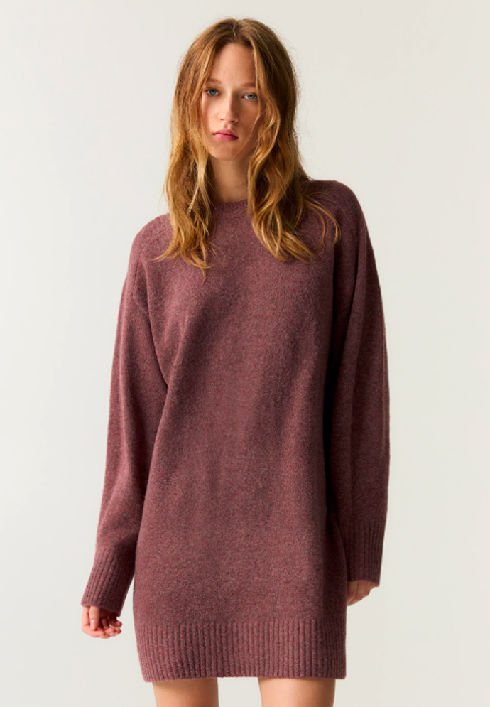 Svetrové šaty, PULL&BEAR, 799 Kč

