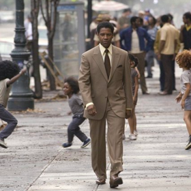 Denzel Washington ve filmu Americký gangster, kde si zahrál narkobarona Franka Lucase
