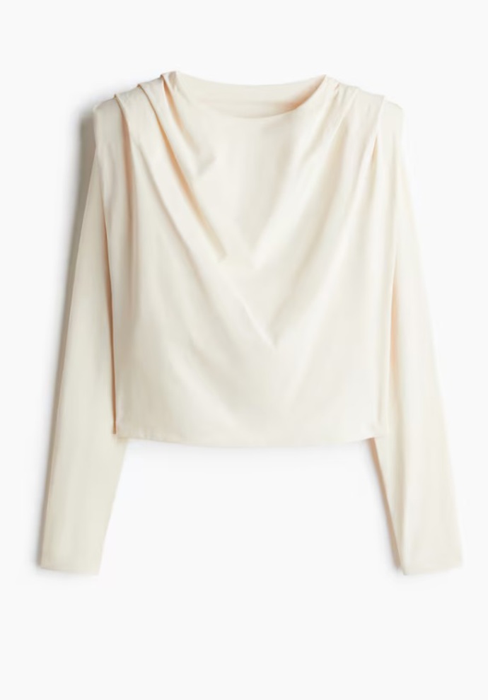 Top se sklady a ramenními vycpávkami, H&M, 479 Kč
