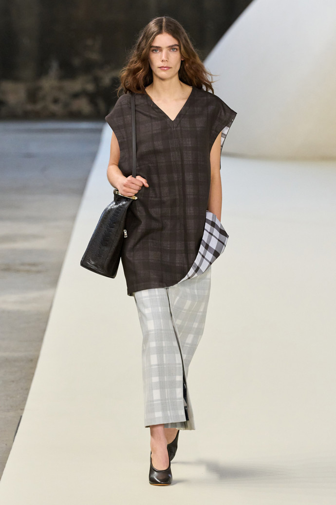 Tod's jaro/léto 2025
Tod's jaro/léto 2025
