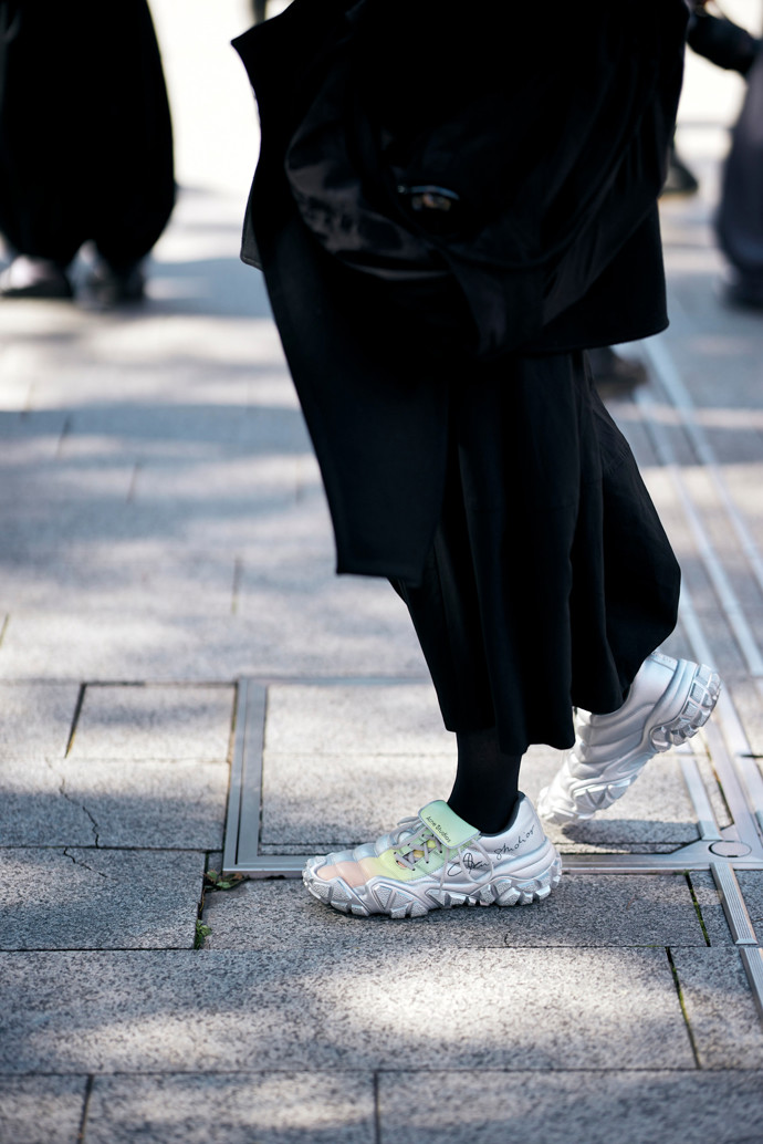 Trendy tenisky street style
Trendy tenisky street style