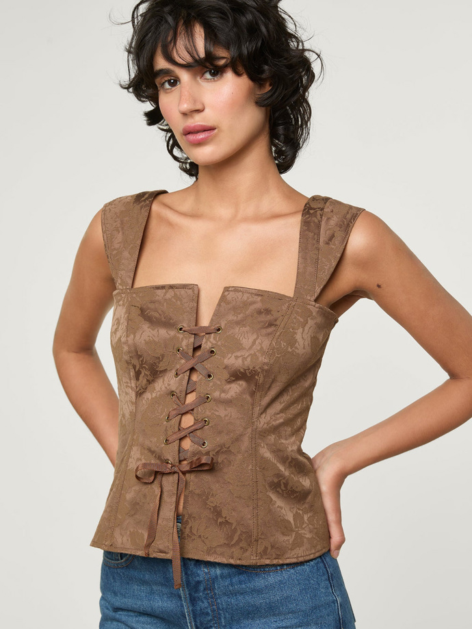 Top, Rouje, 145 eur
Top, Rouje, 145 eur
