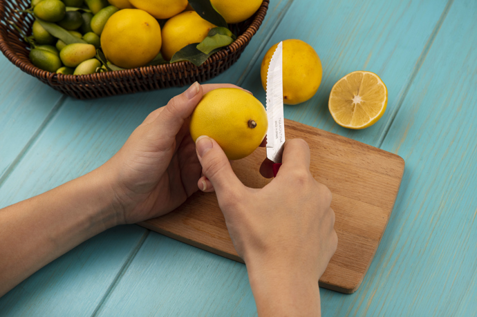 Citron je králem přírodních zesvětlovačů díky vysokému obsahu vitamínu C a kyseliny citronové.
Citron je králem přírodních zesvětlovačů díky vysokému obsahu vitamínu C a kyseliny citronové.