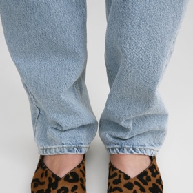 Boty The Everyday Flat leopard, Toteme, 600 eur
