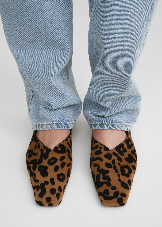Boty The Everyday Flat leopard, Toteme, 600 eur
Boty The Everyday Flat leopard, Toteme, 600 eur