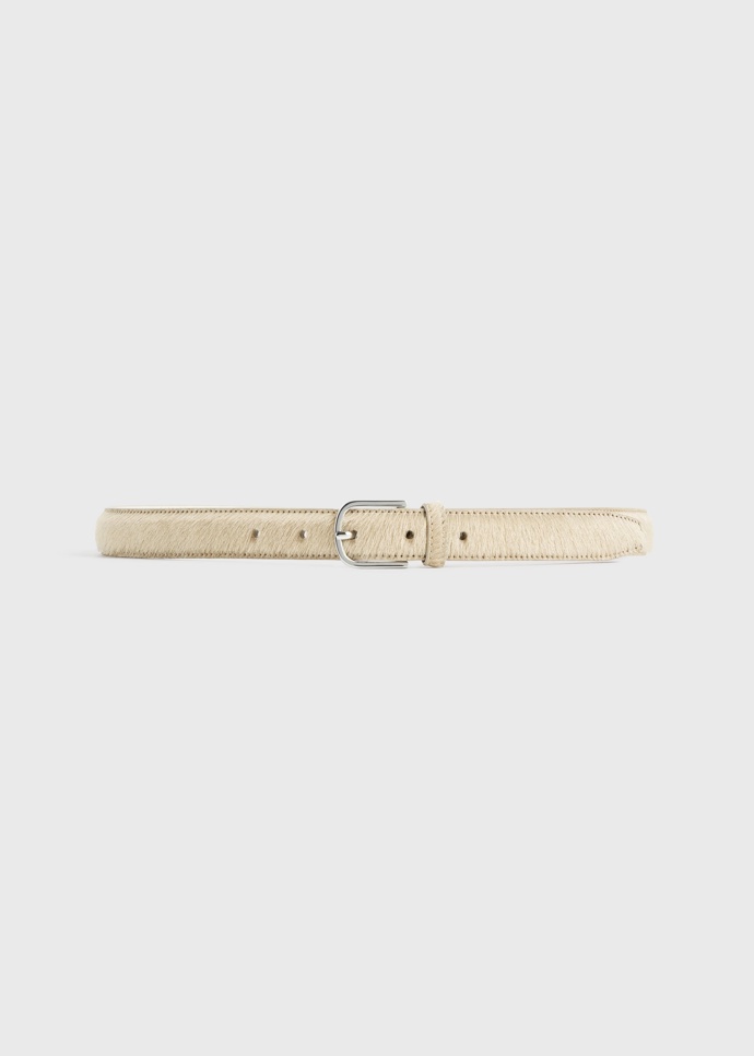 Pásek Pony hair belt sand, Toteme, 380 eur
Pásek Pony hair belt sand, Toteme, 380 eur