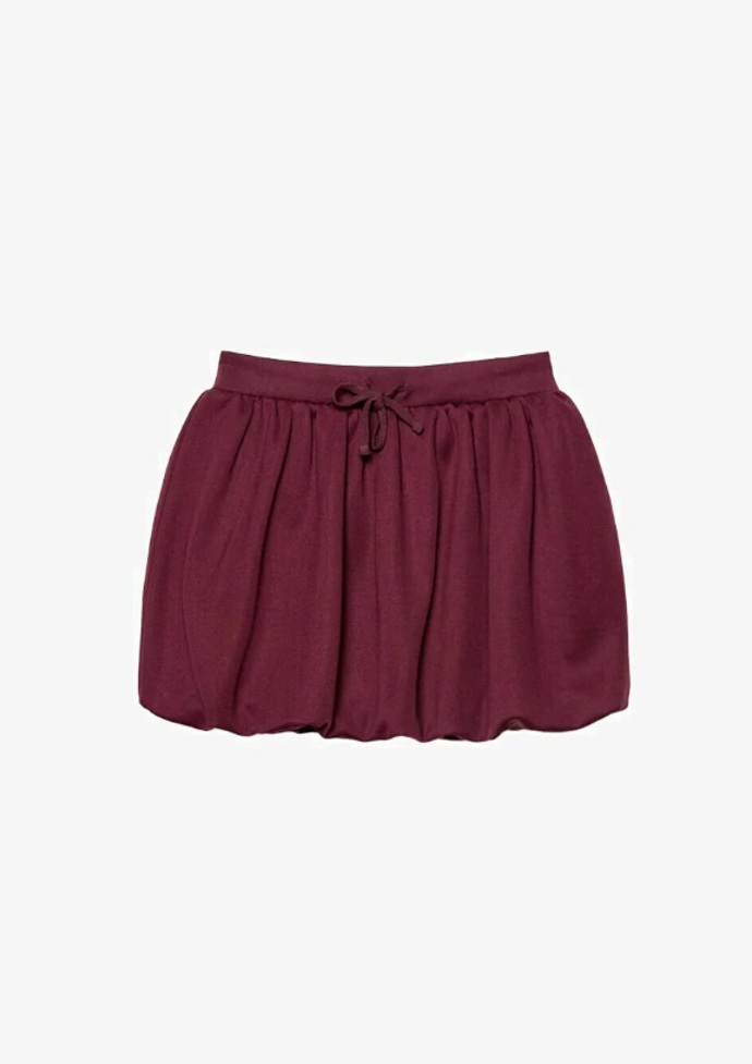 Mini balonová sukně, Stradivarius, 549 Kč
