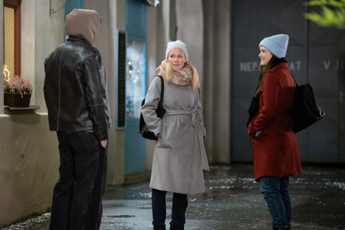 Nekonečný seriál Ulice sleduje dramatické příběhy několika rodin žijících v sousedství

