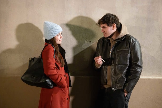Nekonečný seriál Ulice sleduje dramatické příběhy několika rodin žijících v sousedství
