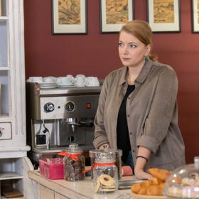 Nekonečný seriál Ulice sleduje dramatické příběhy několika rodin žijících v sousedství
