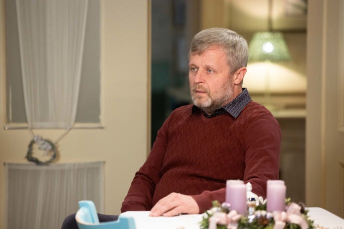 Nekonečný seriál Ulice sleduje dramatické příběhy několika rodin žijících v sousedství
