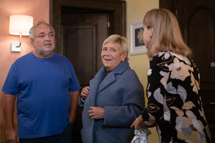 Nekonečný seriál Ulice sleduje dramatické příběhy několika rodin žijících v sousedství
