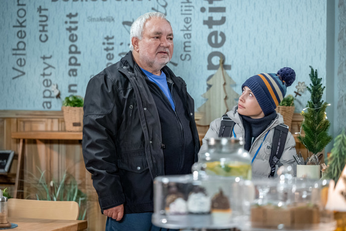 Nekonečný seriál Ulice sleduje dramatické příběhy několika rodin žijících v sousedství
