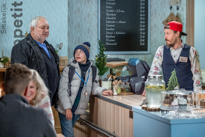 Nekonečný seriál Ulice sleduje dramatické příběhy několika rodin žijících v sousedství

