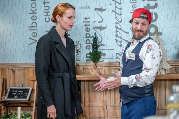 Nekonečný seriál Ulice sleduje dramatické příběhy několika rodin žijících v sousedství
