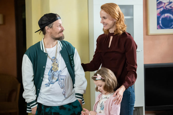 Nekonečný seriál Ulice sleduje dramatické osudy několika spřátelených rodin žijících v sousedstvi
Nekonečný seriál Ulice sleduje dramatické osudy několika spřátelených rodin žijících v sousedstvi