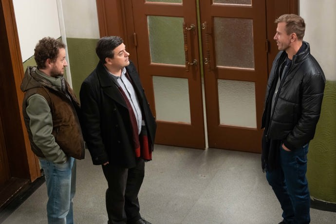 Nekonečný seriál Ulice sleduje dramatické osudy několika spřátelených rodin žijících v sousedstvi
Nekonečný seriál Ulice sleduje dramatické osudy několika spřátelených rodin žijících v sousedstvi