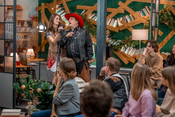 Nekonečný seriál Ulice sleduje dramatické osudy několika spřátelených rodin žijících v sousedstvi
Nekonečný seriál Ulice sleduje dramatické osudy několika spřátelených rodin žijících v sousedstvi