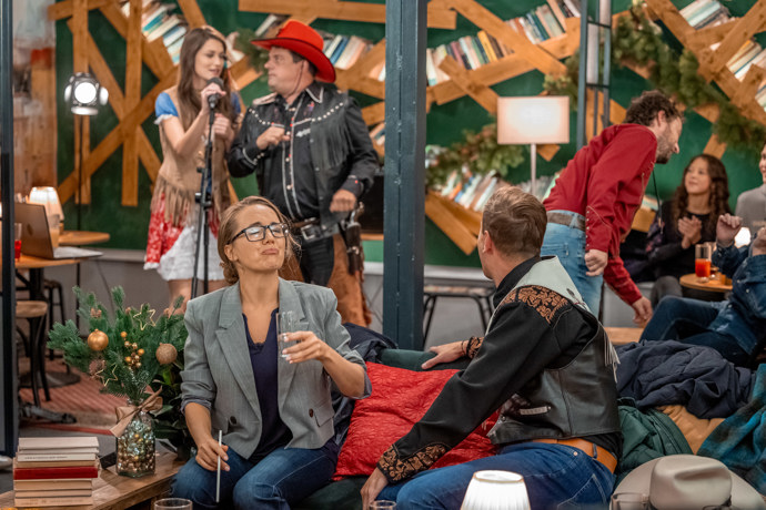 Nekonečný seriál Ulice sleduje dramatické osudy několika spřátelených rodin žijících v sousedstvi
Nekonečný seriál Ulice sleduje dramatické osudy několika spřátelených rodin žijících v sousedstvi