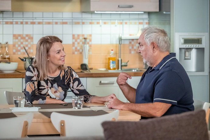 Nekonečný seriál Ulice sleduje dramatické osudy několika spřátelených rodin žijících v sousedstvi
Nekonečný seriál Ulice sleduje dramatické osudy několika spřátelených rodin žijících v sousedstvi