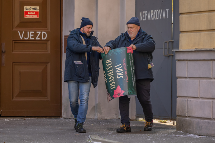 Nekonečný seriál Ulice sleduje dramatické osudy několika rodin žijících v sousedství
