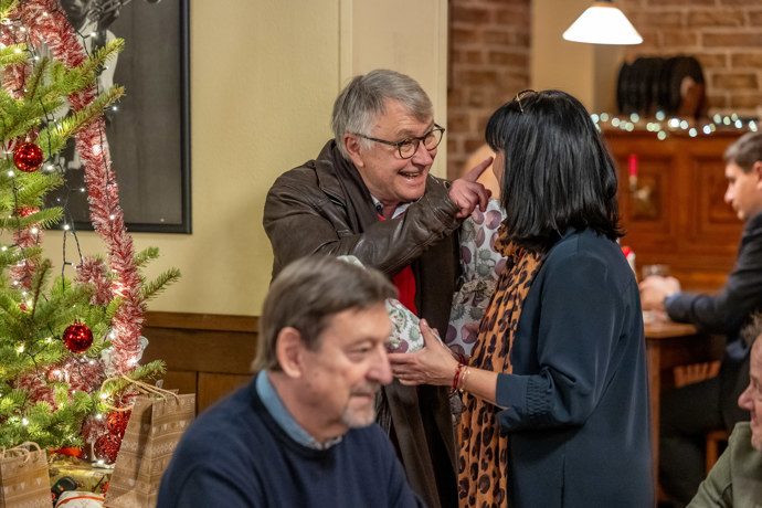 Nekonečný seriál Ulice sleduje dramatické osudy několika rodin žijících v sousedství
