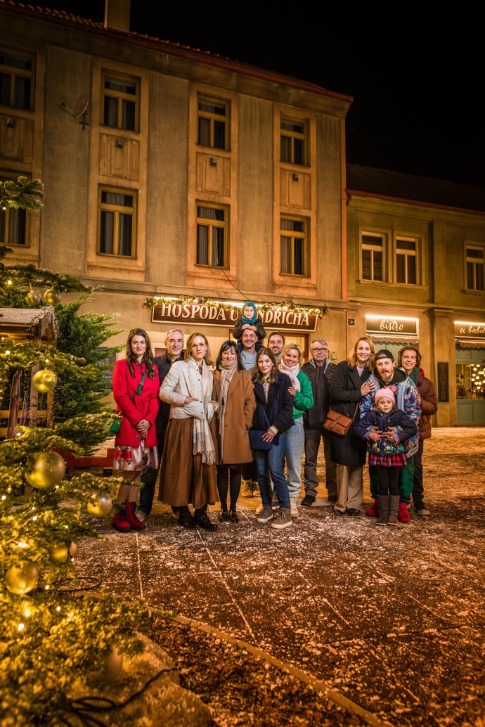 Nekonečný seriál Ulice sleduje dramatické osudy několika rodin žijících v sousedství
