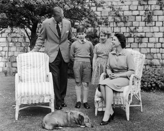 Princ Charles a princezna Anne s rodiči ve Windsoru, 1959
Princ Charles a princezna Anne s rodiči ve Windsoru, 1959